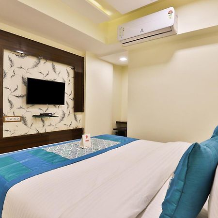 Hotel O Red Apple Ahmedabad Esterno foto