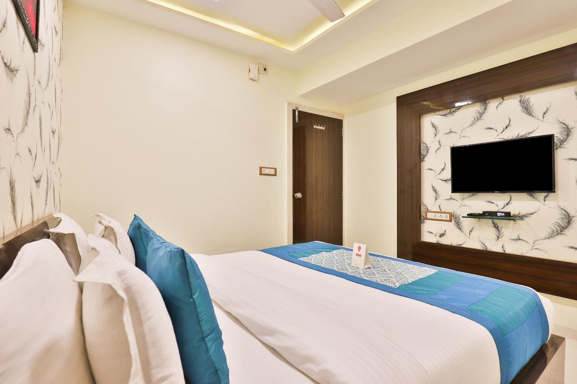 Hotel O Red Apple Ahmedabad Esterno foto