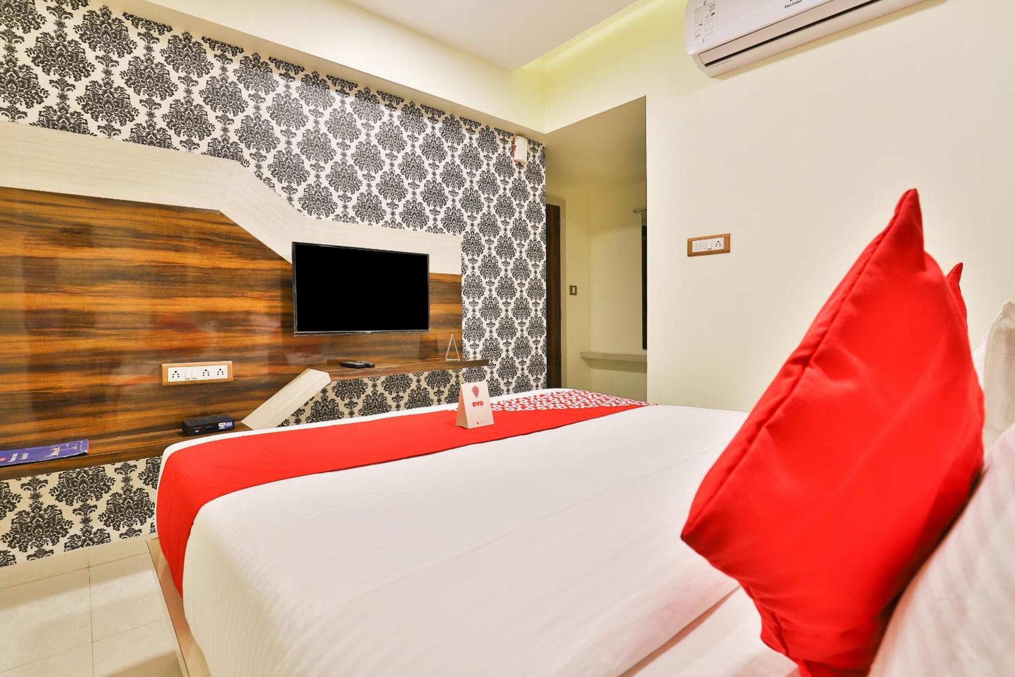 Hotel O Red Apple Ahmedabad Esterno foto