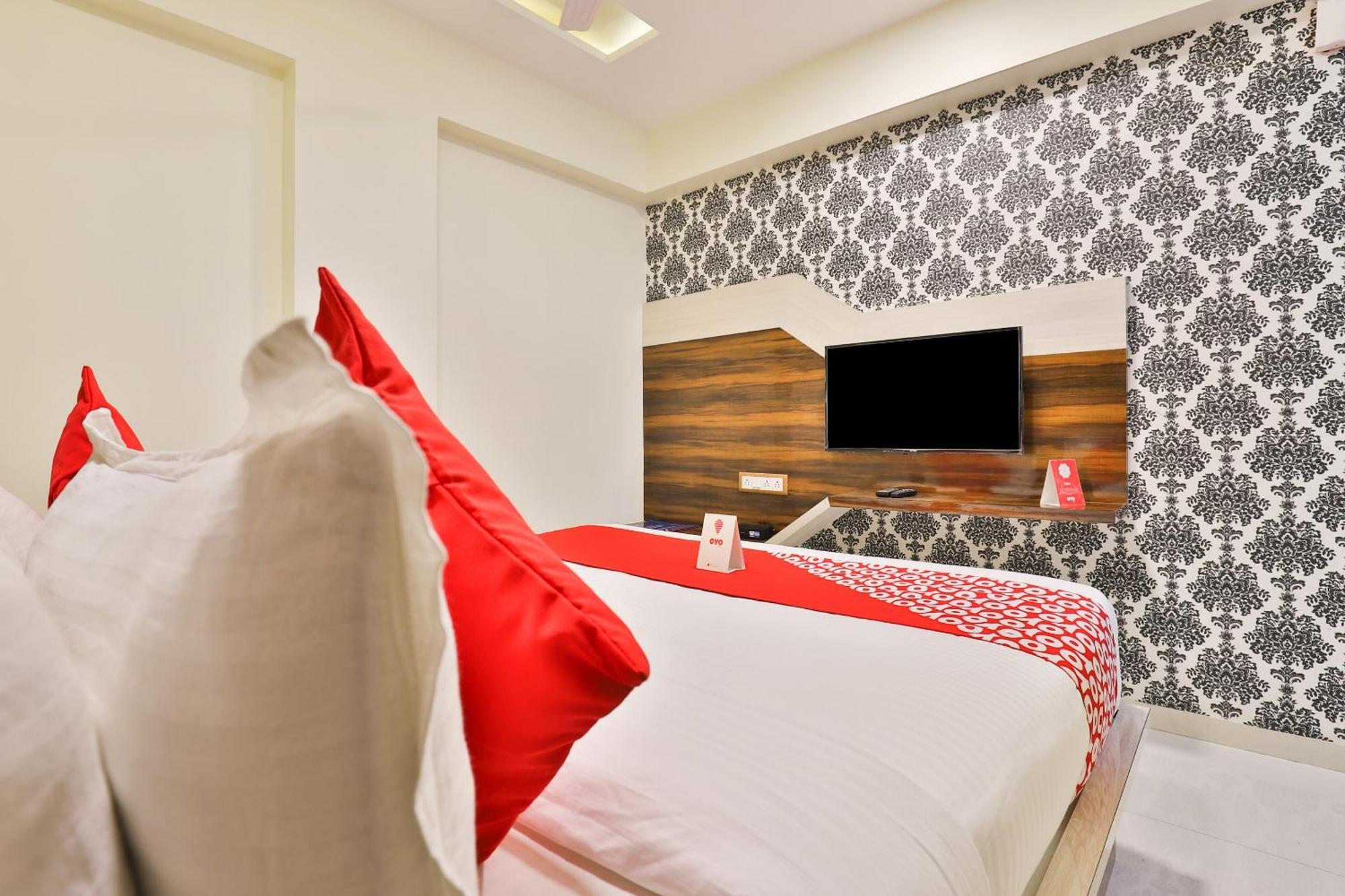 Hotel O Red Apple Ahmedabad Esterno foto