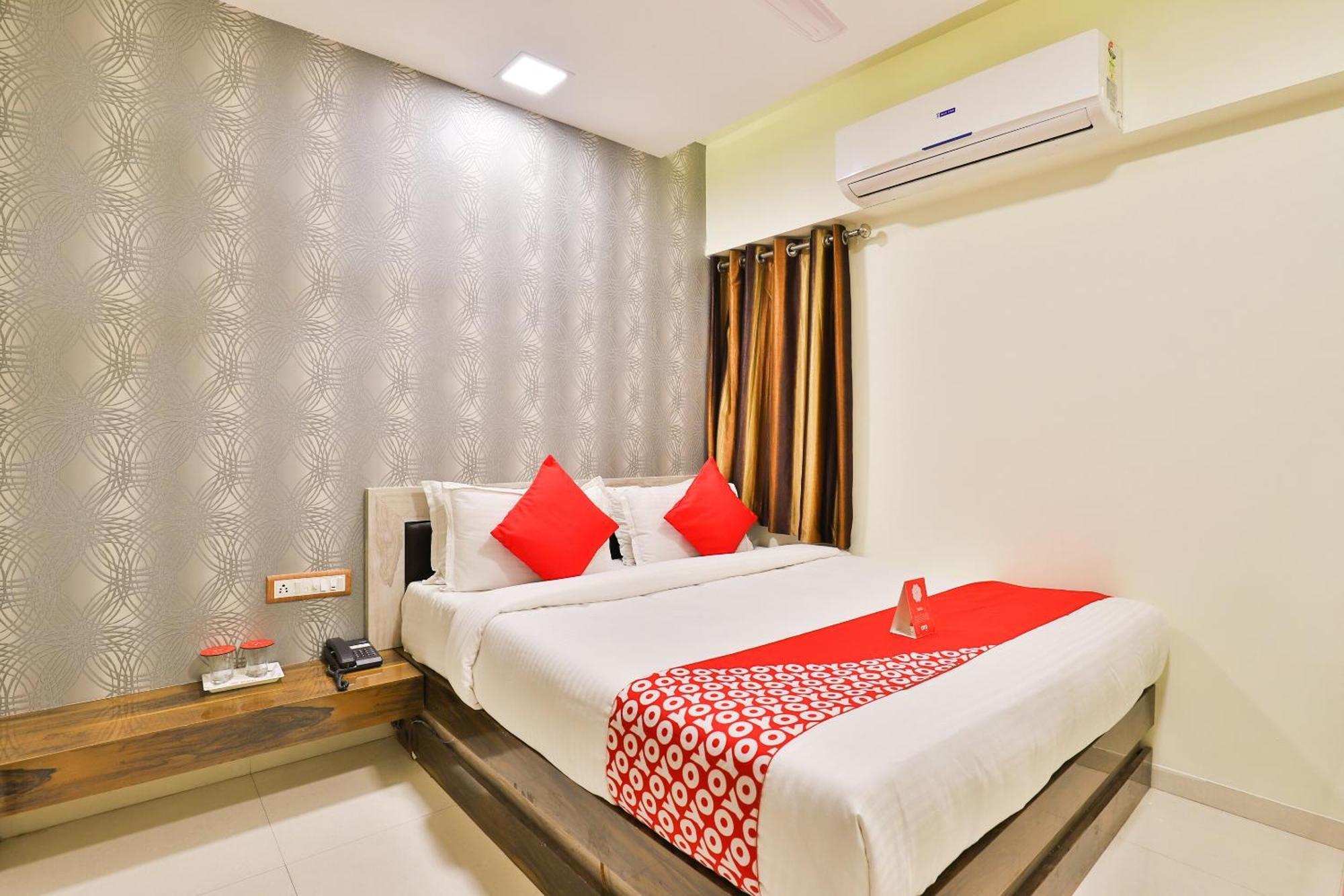 Hotel O Red Apple Ahmedabad Esterno foto
