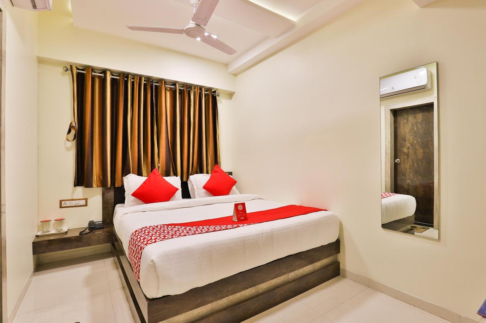 Hotel O Red Apple Ahmedabad Esterno foto