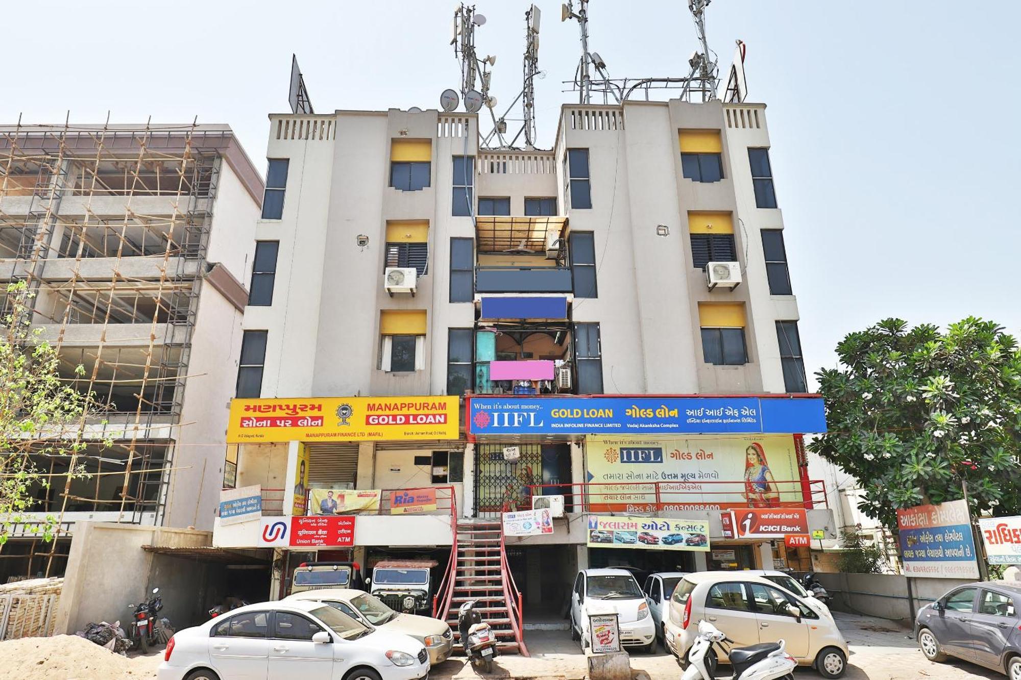 Hotel O Red Apple Ahmedabad Esterno foto