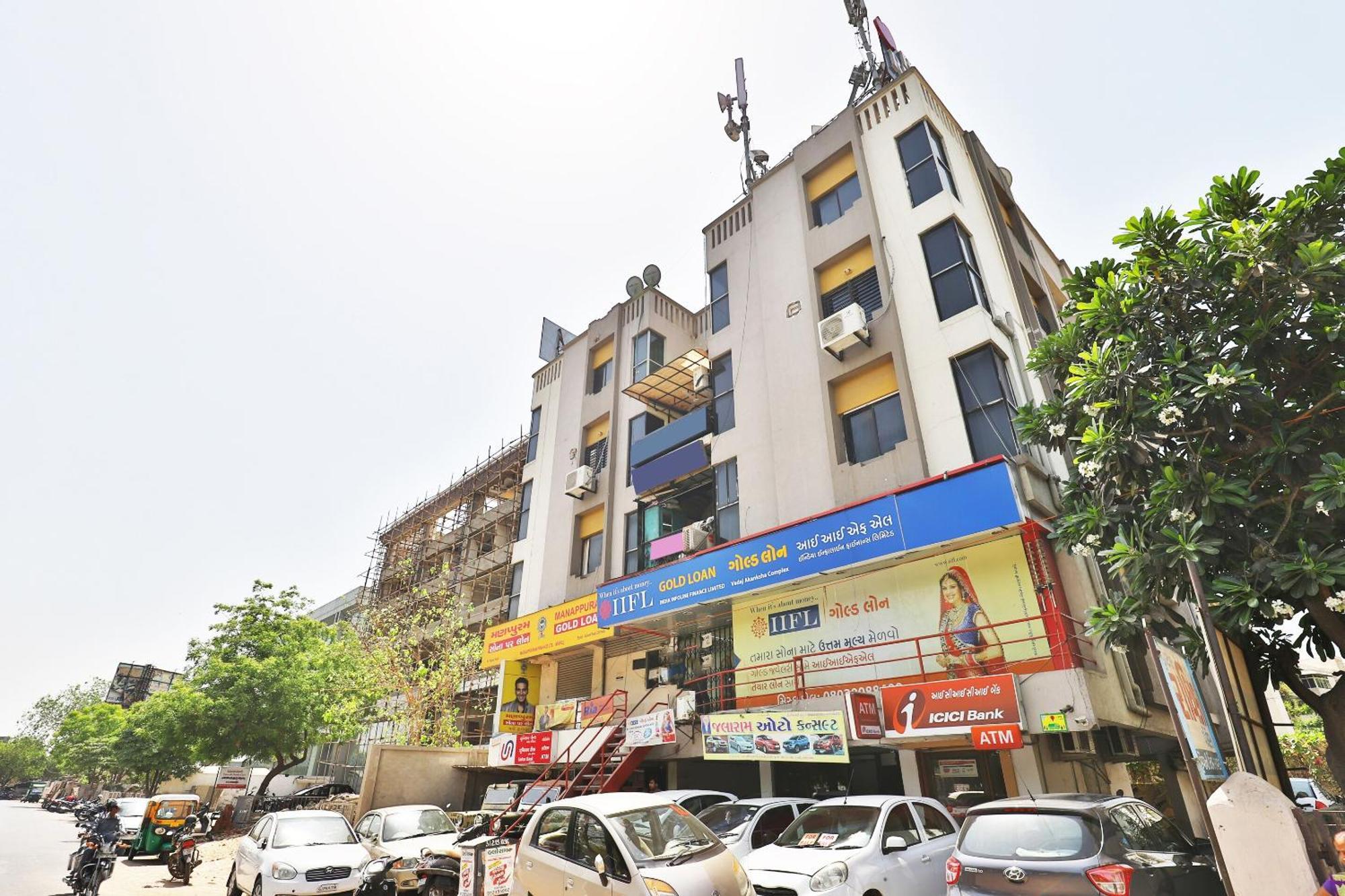 Hotel O Red Apple Ahmedabad Esterno foto